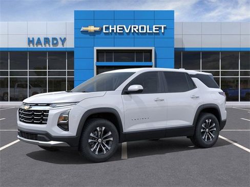 New 2026 Chevrolet Equinox LT image 2