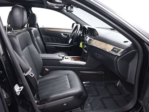 Used 2014 Mercedes-Benz E 550 4MATIC Sedan image 20
