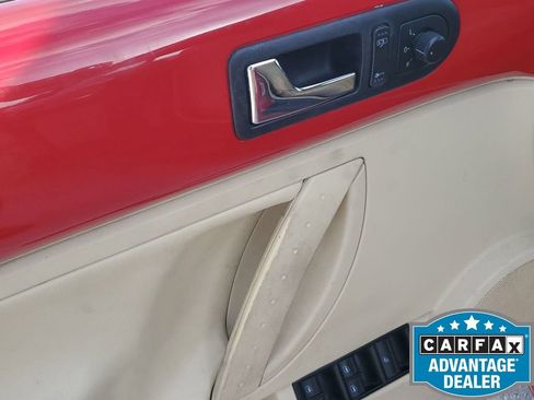 Used 2006 Volkswagen Beetle Convertible w/ Package 2 image 38