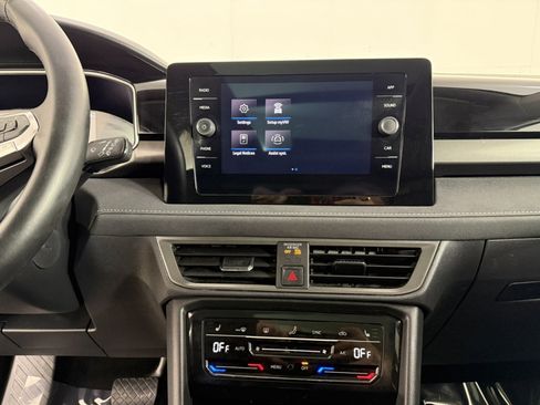 Used 2025 Volkswagen Taos SE image 20