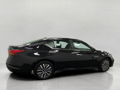 Certified 2025 Nissan Altima 2.5 SV FWD image 2