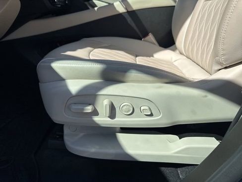 Used 2024 Buick Enclave Avenir w/ Avenir Technology Package image 21