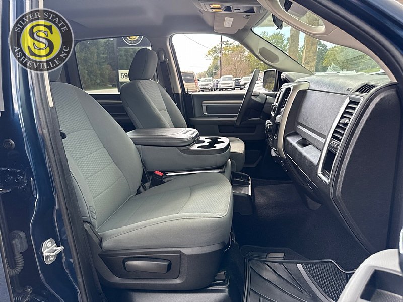 Used 2020 RAM 1500 Classic SLT AWD/4WD image 17