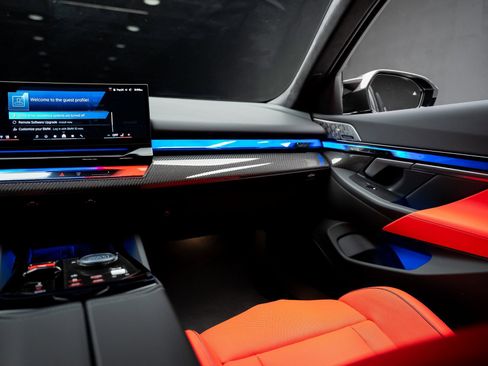 Used 2025 BMW M5 w/ Carbon Package image 44