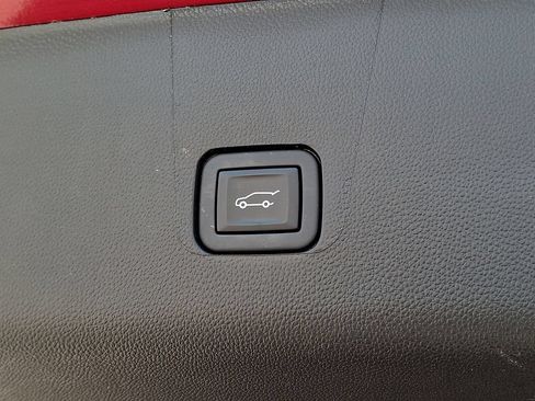 Used 2023 Chevrolet Traverse RS AWD/4WD image 31