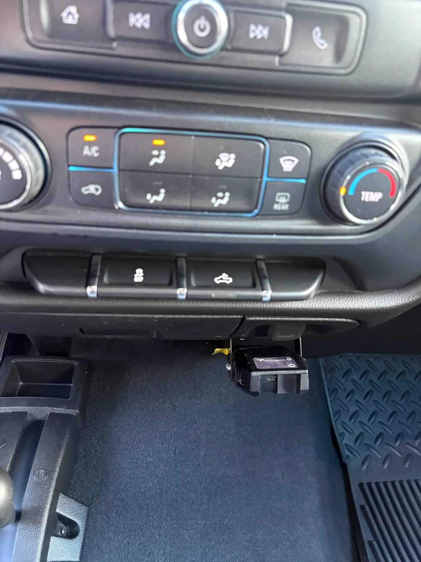 Used 2019 Chevrolet Silverado 1500 Custom w/ Custom Convenience Package AWD/4WD image 16