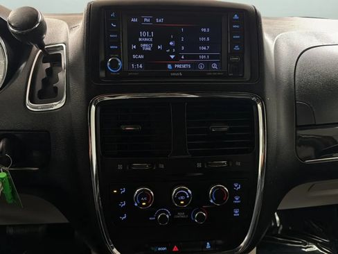 Used 2018 Dodge Grand Caravan SXT FWD image 14