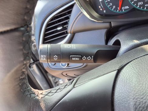 Used 2022 Chevrolet Trax LT w/ LT Convenience Package image 12