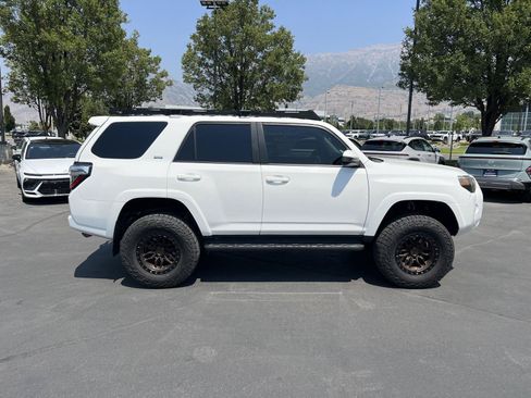 Used 2019 Toyota 4Runner SR5 AWD/4WD image 6