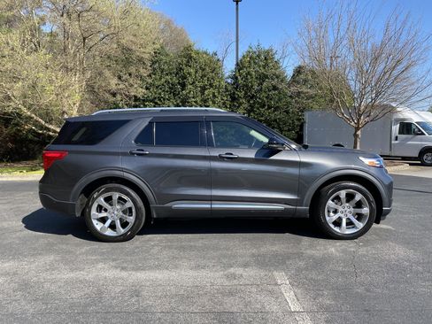 Used 2020 Ford Explorer Platinum w/ Premium Technology Package image 10