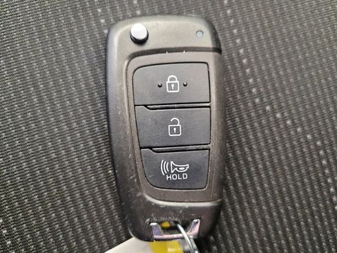 Used 2025 Hyundai Venue SE FWD image 32