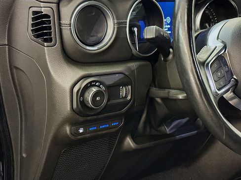 Used 2023 Jeep Wrangler Unlimited Sahara w/ Cold Weather Group AWD/4WD image 17