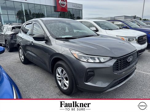 Used 2023 Ford Escape AWD image 1