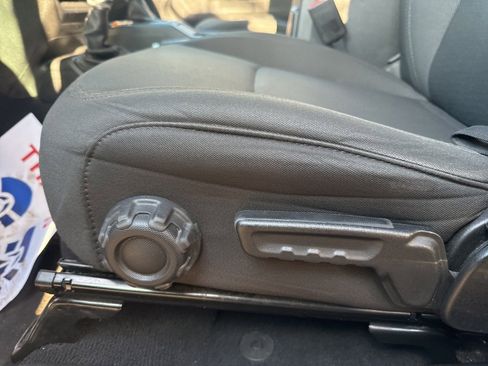 Used 2023 Jeep Gladiator Overland image 15