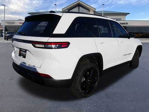 New 2025 Jeep Grand Cherokee Altitude image 20