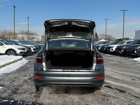 Used 2024 Volkswagen Jetta SE w/ Panoramic Sunroof Package image 7