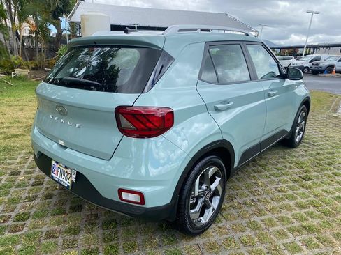 Used 2025 Hyundai Venue Limited FWD image 25