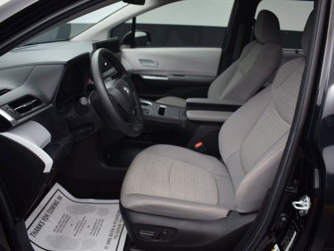 Used 2025 Toyota Sienna LE image 15