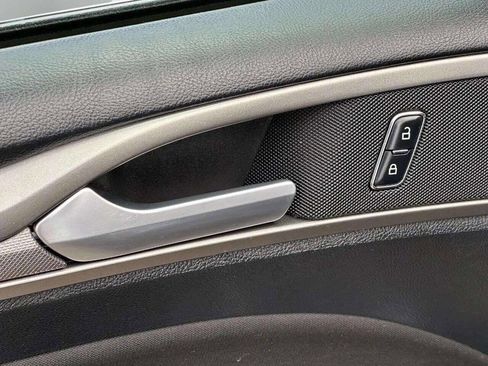 Used 2018 Ford Fusion SE image 32