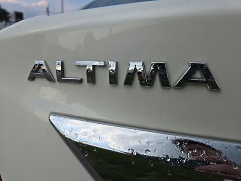 Used 2013 Nissan Altima 2.5 SV FWD image 6