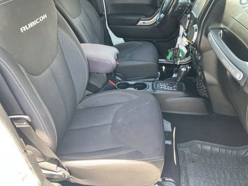 Used 2015 Jeep Wrangler Unlimited Rubicon w/ Connectivity Group AWD/4WD image 15