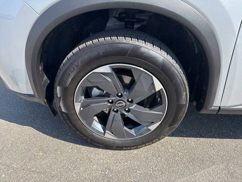 Used 2025 Nissan Rogue SV image 30