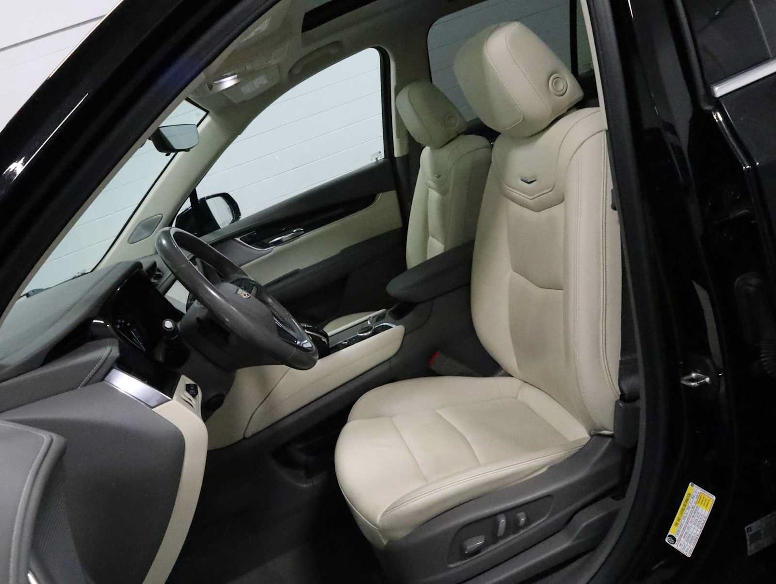 Used 2020 Cadillac XT6 Premium Luxury AWD/4WD image 5