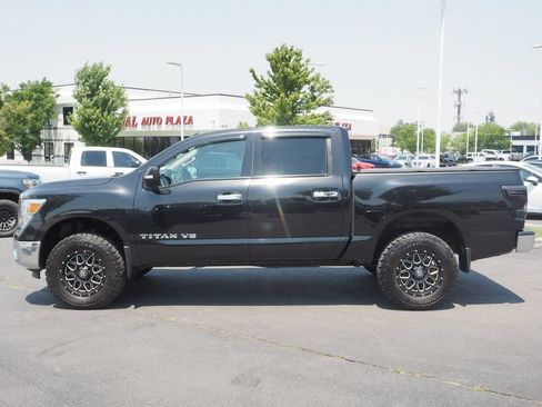 Used 2018 Nissan Titan SV AWD/4WD image 4