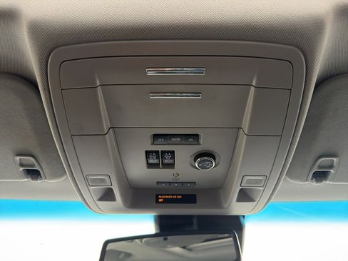 Used 2019 Chevrolet Suburban LT image 15