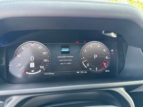 New 2025 Land Rover Defender 90 X-Dynamic SE image 17