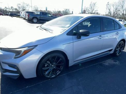 Used 2023 Toyota Corolla SE image 4