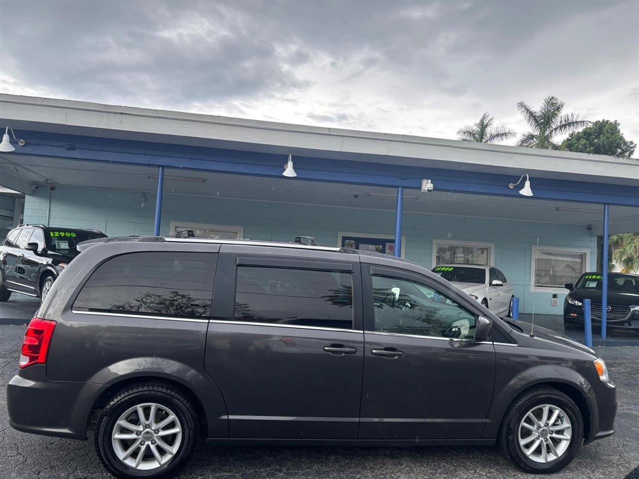 Used 2020 Dodge Grand Caravan SXT FWD image 6