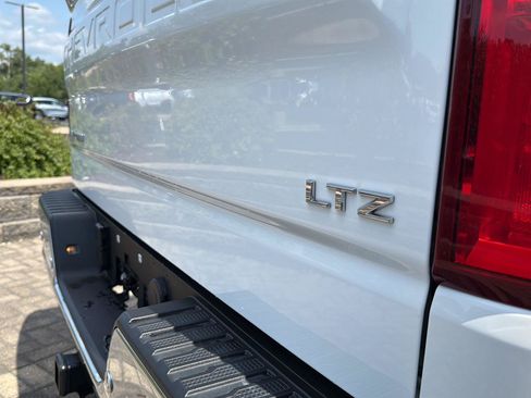 Used 2022 Chevrolet Silverado 1500 LTZ w/ Technology Package AWD/4WD image 33