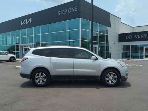 Used 2015 Chevrolet Traverse LT FWD image 8