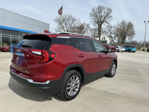 Used 2024 GMC Terrain SLT w/ Infotainment Package II AWD/4WD image 5
