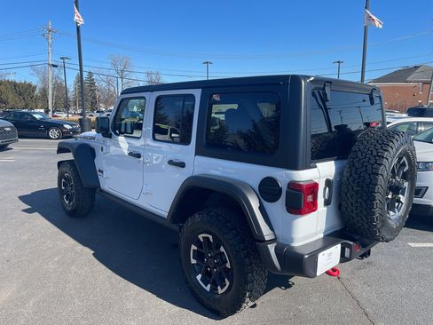 Used 2025 Jeep Wrangler Unlimited Rubicon image 12