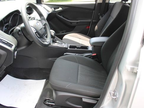 Used 2018 Ford Focus SE FWD image 7