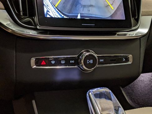 New 2026 Volvo XC90 B5 Plus image 18