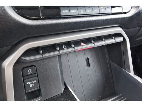 Used 2022 Toyota Tundra SR5 AWD/4WD image 25