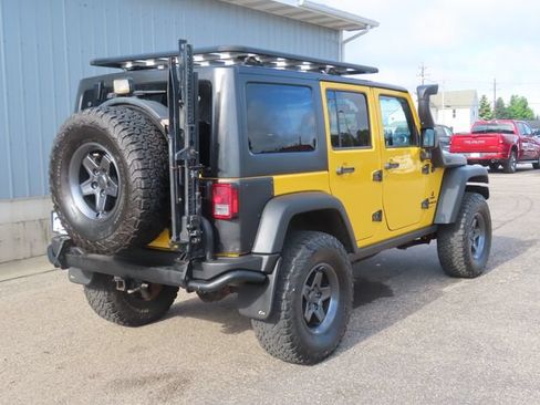 Used 2015 Jeep Wrangler Unlimited Rubicon w/ Connectivity Group AWD/4WD image 4