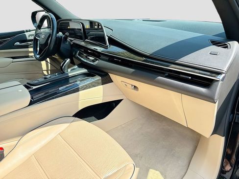 Used 2024 Cadillac Escalade Premium Luxury RWD image 37