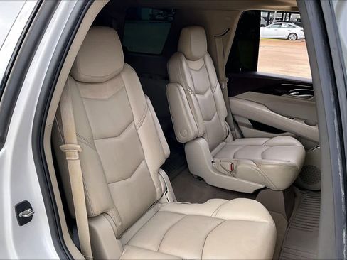 Used 2017 Cadillac Escalade Luxury RWD image 19
