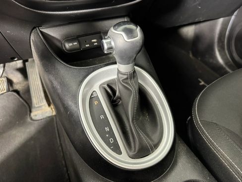 Used 2017 Kia Soul + FWD image 20