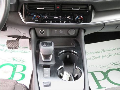 Used 2023 Nissan Rogue SV image 7