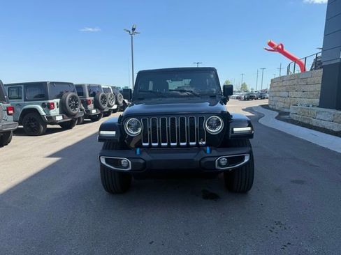 Used 2023 Jeep Wrangler Unlimited Sahara w/ Cold Weather Group AWD/4WD image 8
