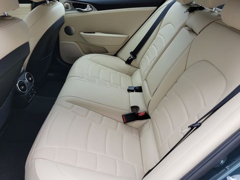 Used 2023 Kia Stinger GT2 image 8