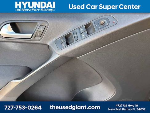 Used 2013 Volkswagen Tiguan S image 10
