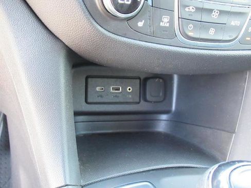 Used 2020 Chevrolet Equinox LT image 26