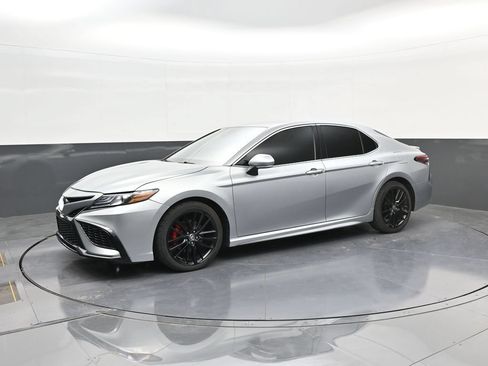 Used 2023 Toyota Camry XSE FWD image 4