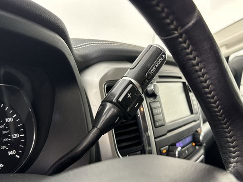 Used 2019 Nissan Titan PRO-4X image 17